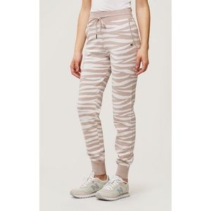 NWT Soia & Kyo “Verona” Knit Jogger Pant in Zebra